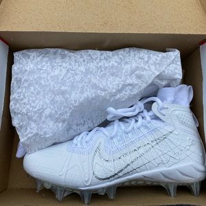 Cleats: Boys Nike Huaraches